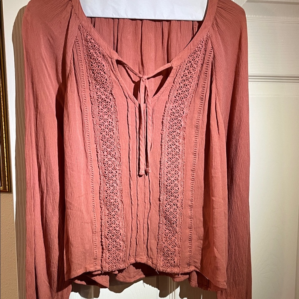 Hollister L Dusty Rose Pink Cutwork Lace Front Tie Peasant Blouse